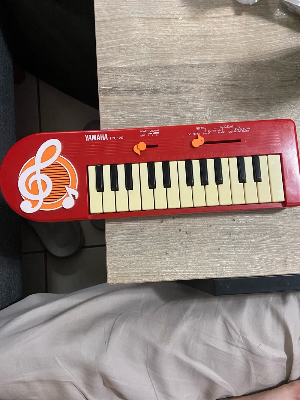 Vintage 1984 Yamaha TYU-20 Rare Model Red Kids Keyboard with White Treble Decal